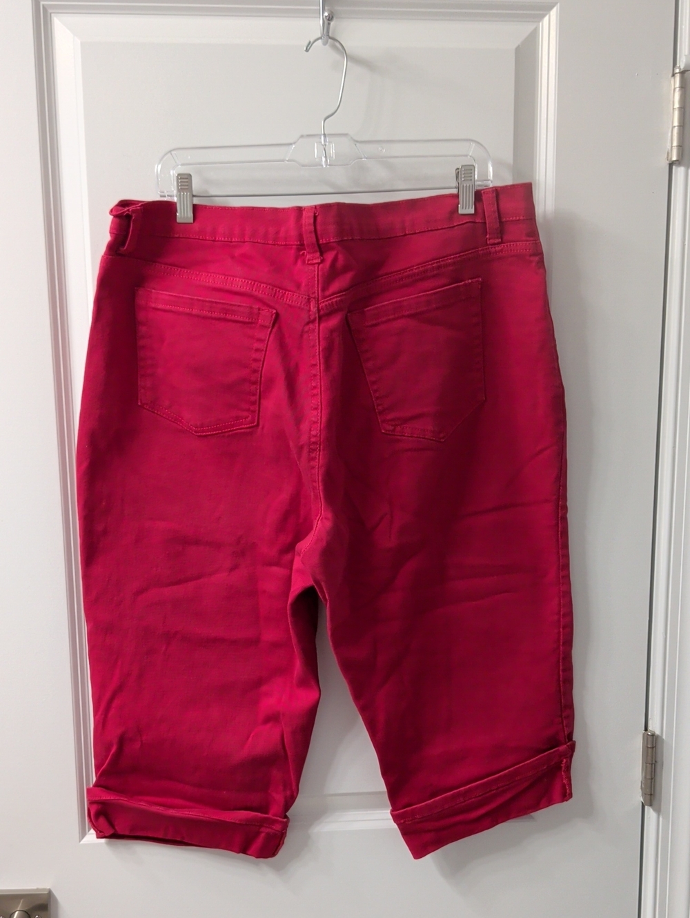Classic Women's Red Roll-Cuff Capris - Picture 2 of 6